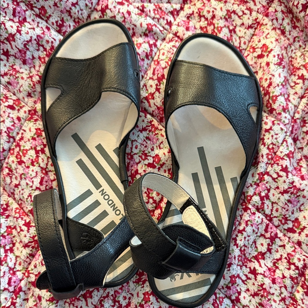 FLY LONDON Mafi 857 Leather Sandals in Black and White Size 38